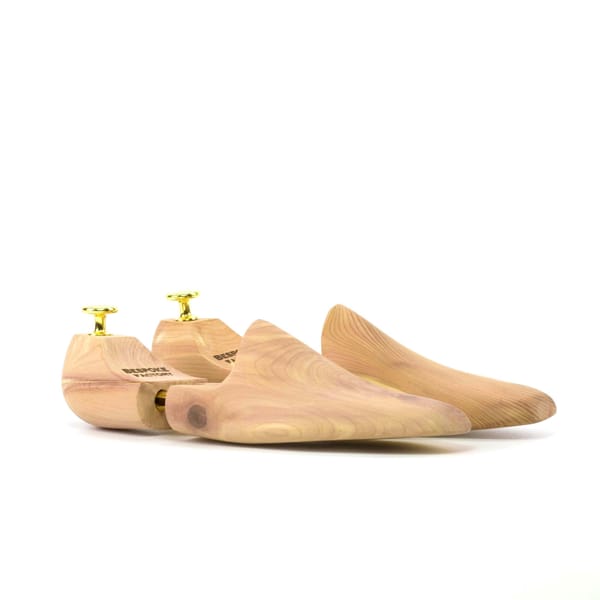 Cedar Shoe Tree Labeled